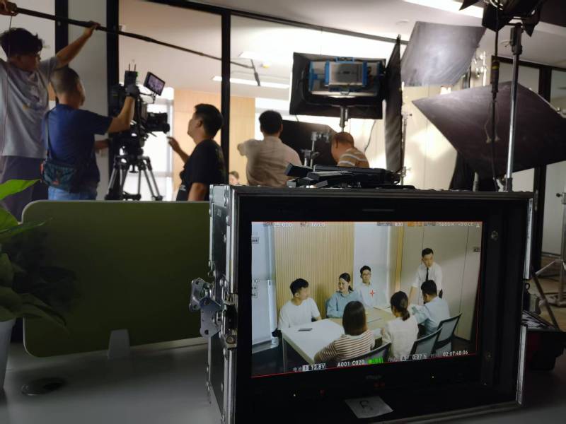 兴文县TVC拍摄公司：科技产品视觉化大师，诠释未来感与功能美学